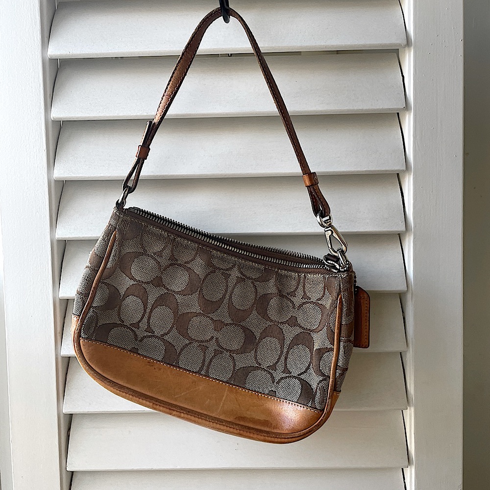 Iconic classic Y2K coach purse
